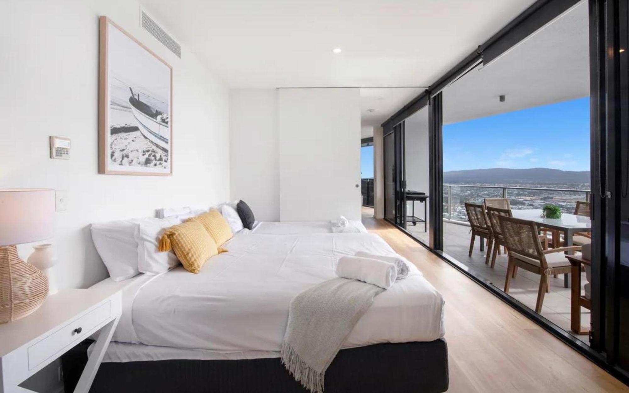 Circle On Cavill By Vaun Gold Coast Exterior foto