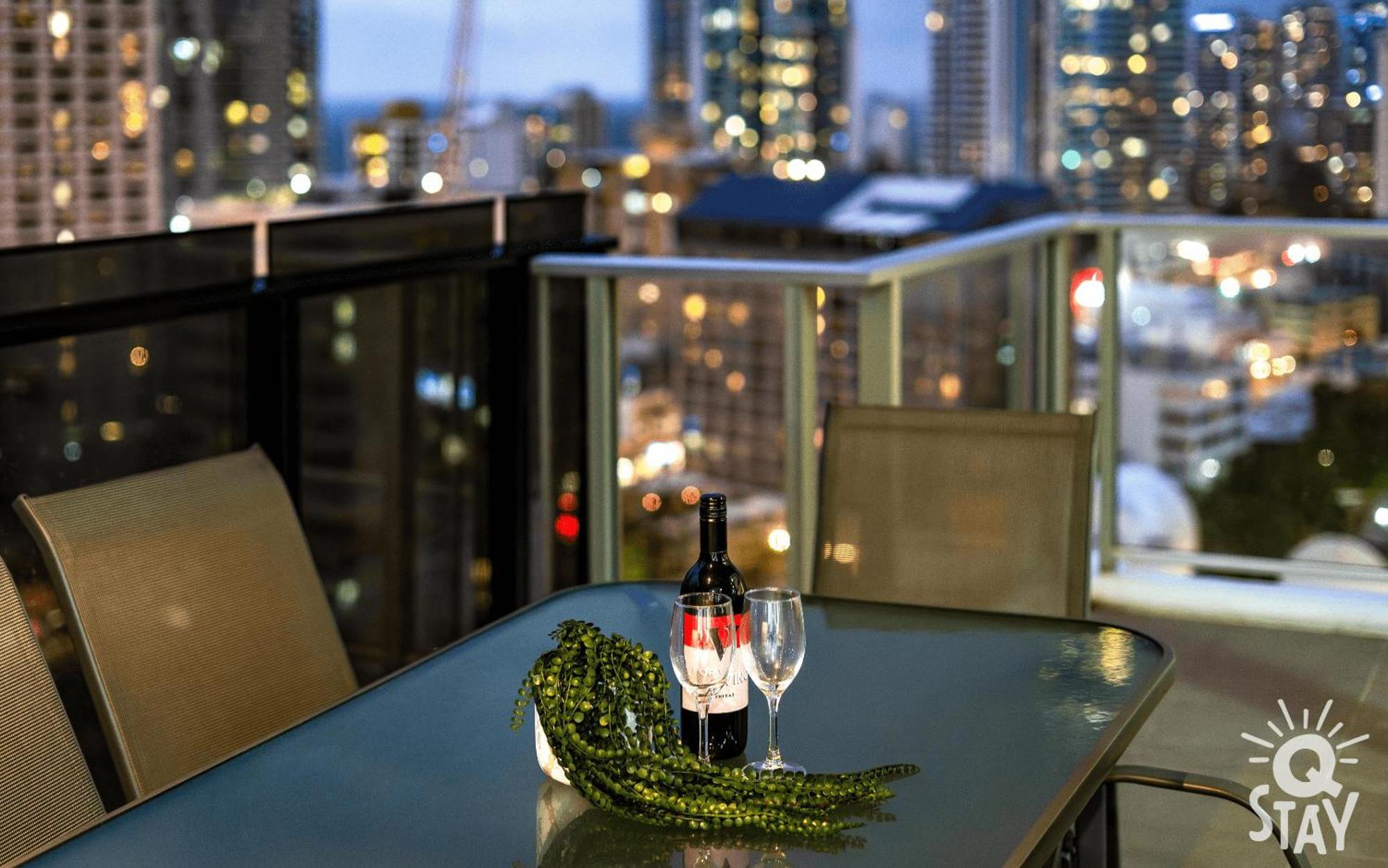 Circle On Cavill By Vaun Gold Coast Exterior foto