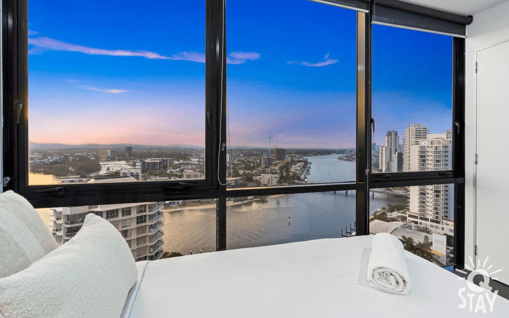 Circle On Cavill By Vaun Gold Coast Exterior foto